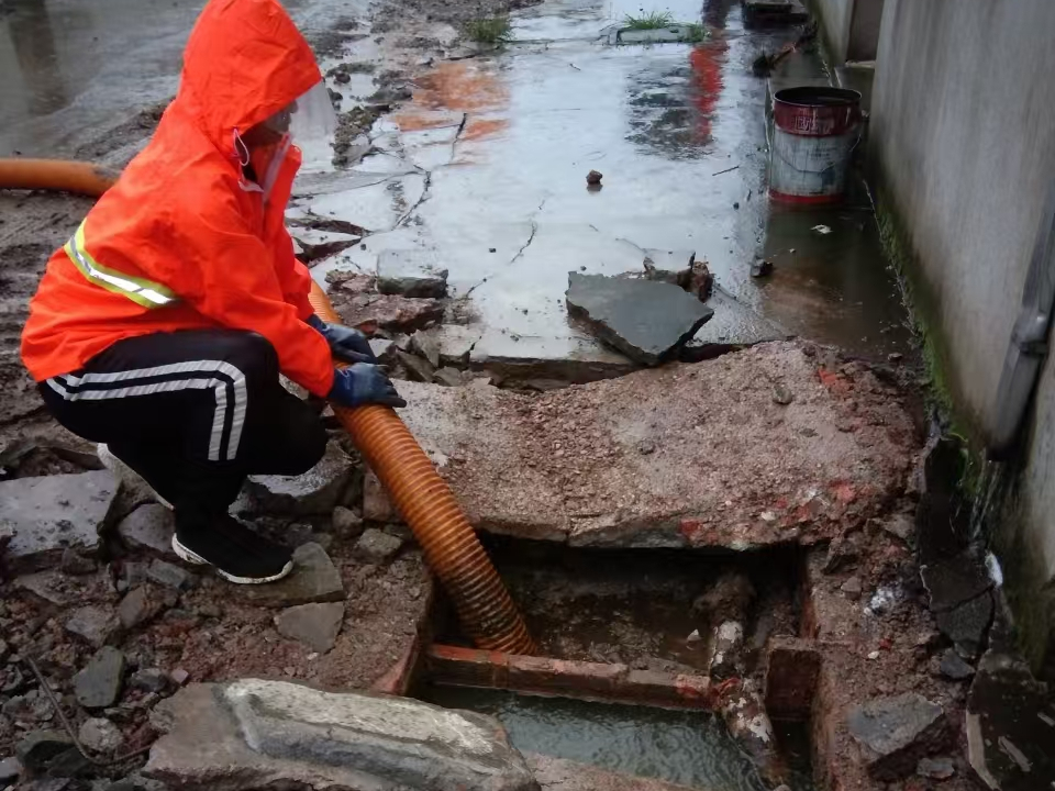 深泽专业清理污水池 炜誉市政以规范流程守护城市 “肠道”